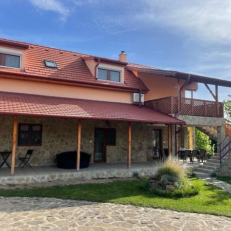 Szoegedi Villa Badacsonytomaj Buitenkant foto